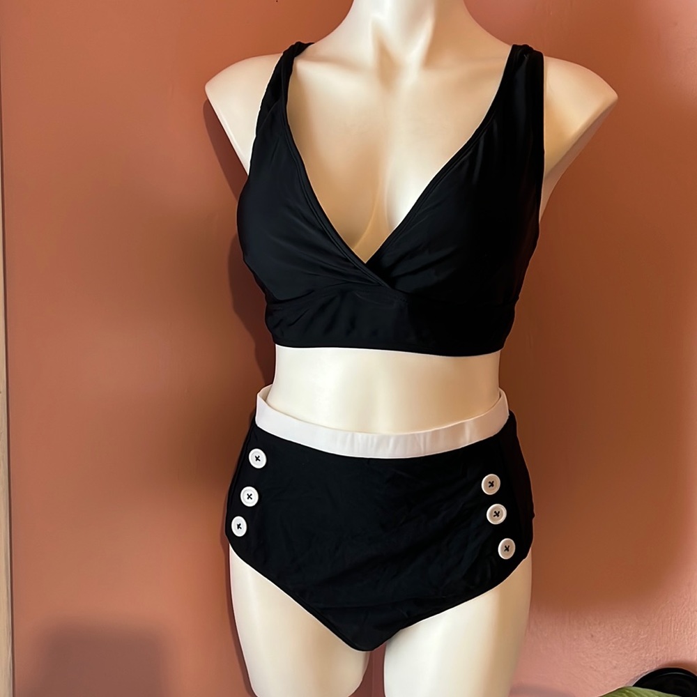 Black and white 2 piece swimsuit 2XL
